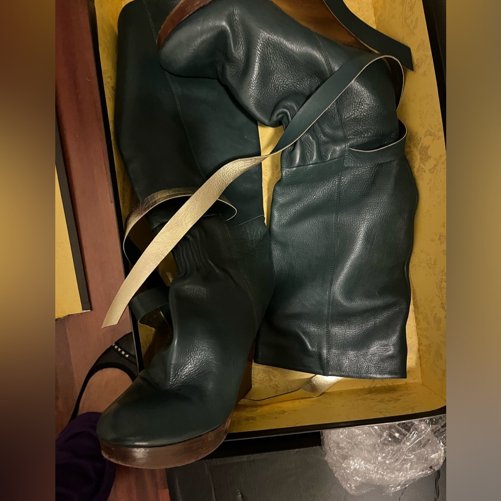VIBRAM GREEN LEATHER WEDGE BOOTS